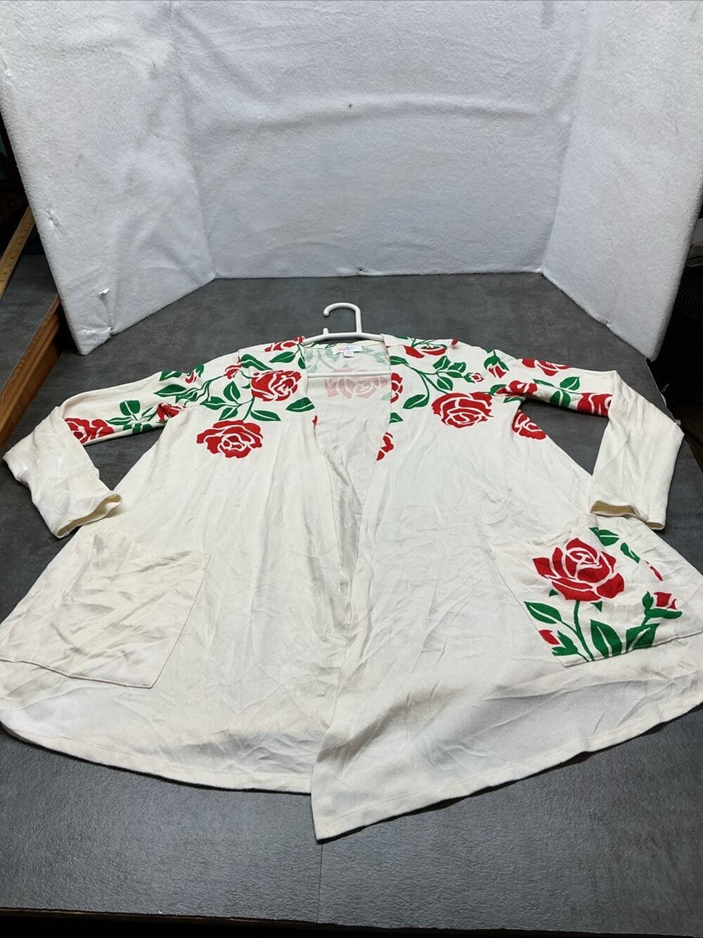 Lularoe Caroline Women’s Floral White with Red Roses Size Small, Open Front4514